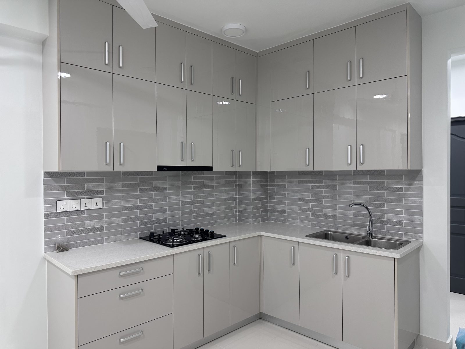 Semi-Furnished 3 Bedroom — photo